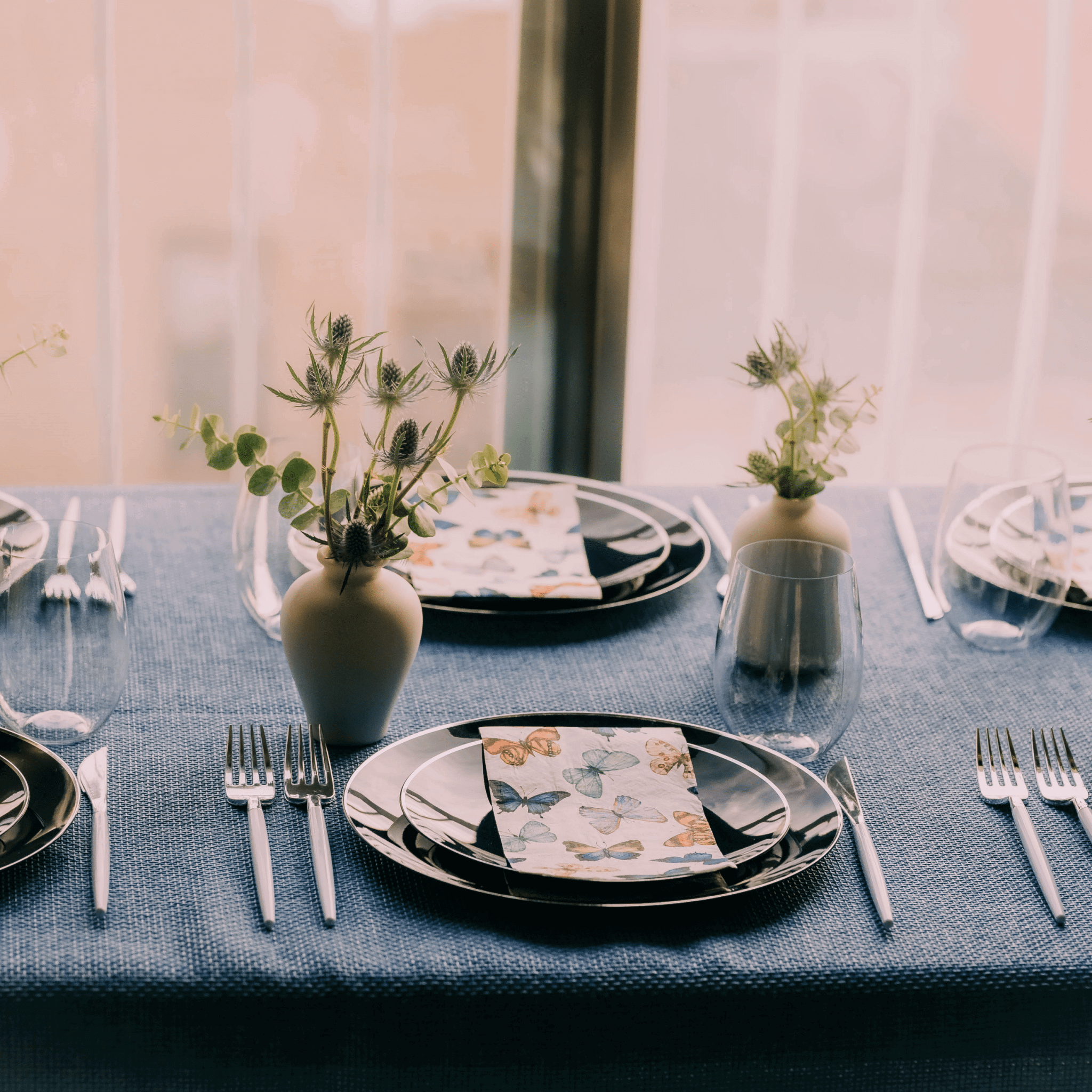 10 In. Navy Classic Design Plates | 10 Count