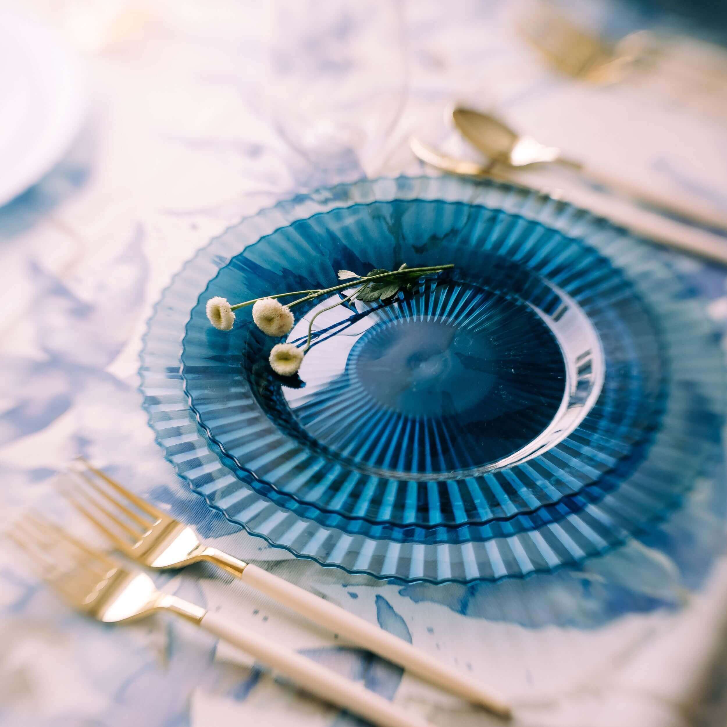 11 In. Sapphire Gemstone Plastic Plates | 120 Count