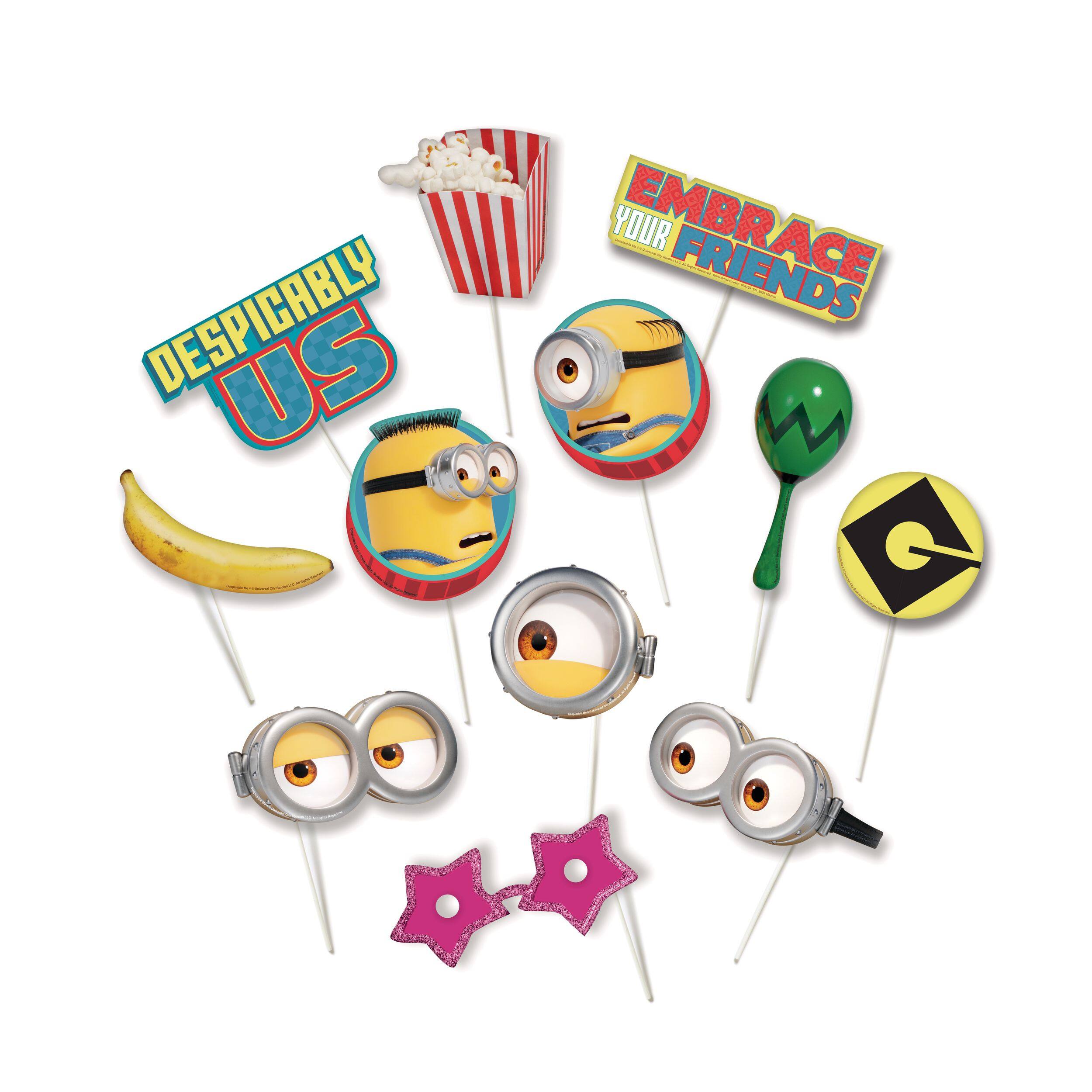 Despicable Me Minion Scene Setter Kit with Photo Props