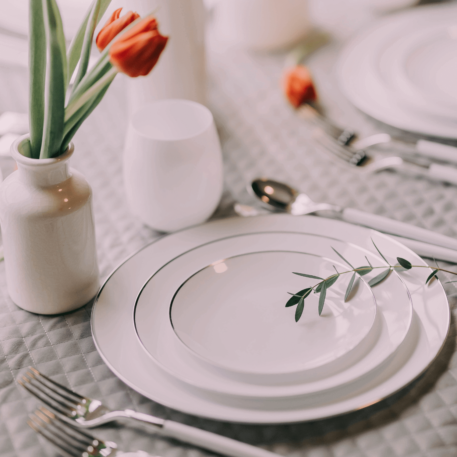 10 In. Classic Silver Design Plates | 10 Count