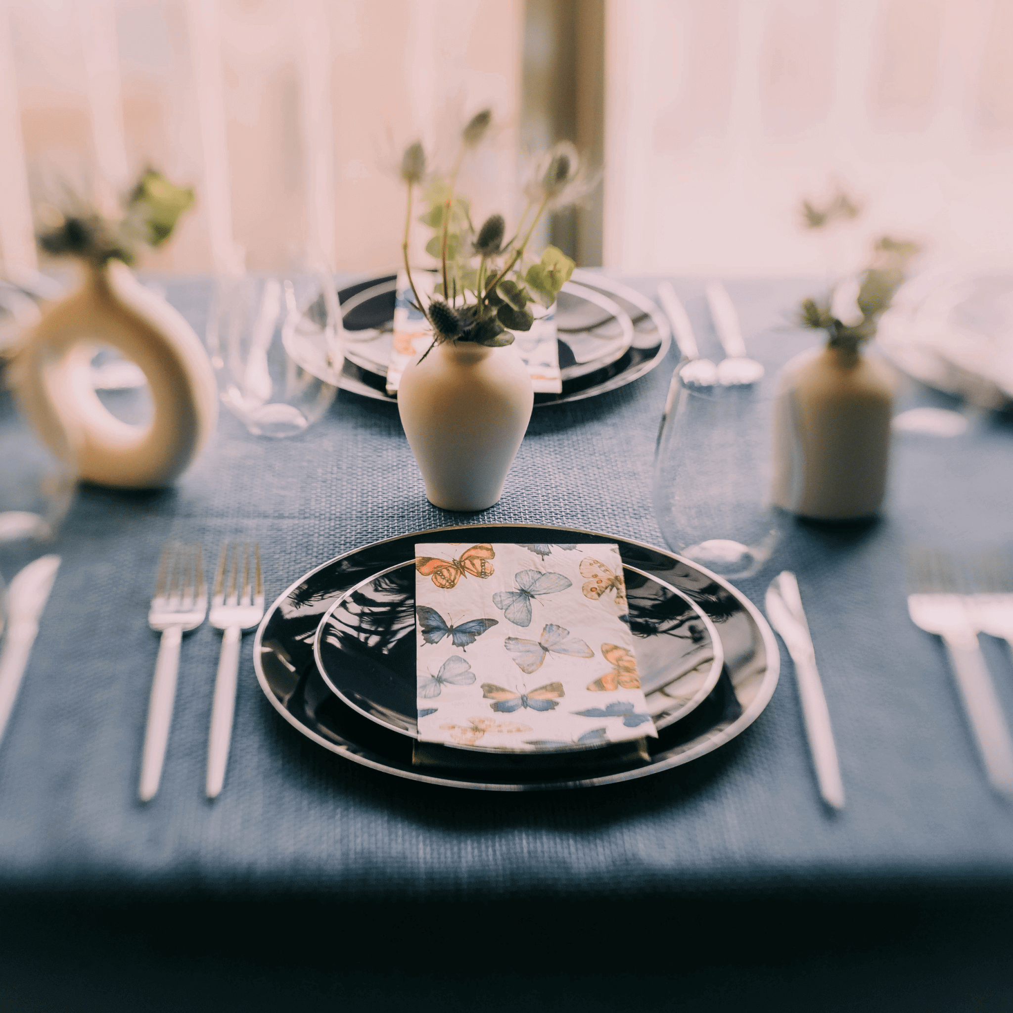 10 In. Navy Classic Design Plates | 10 Count