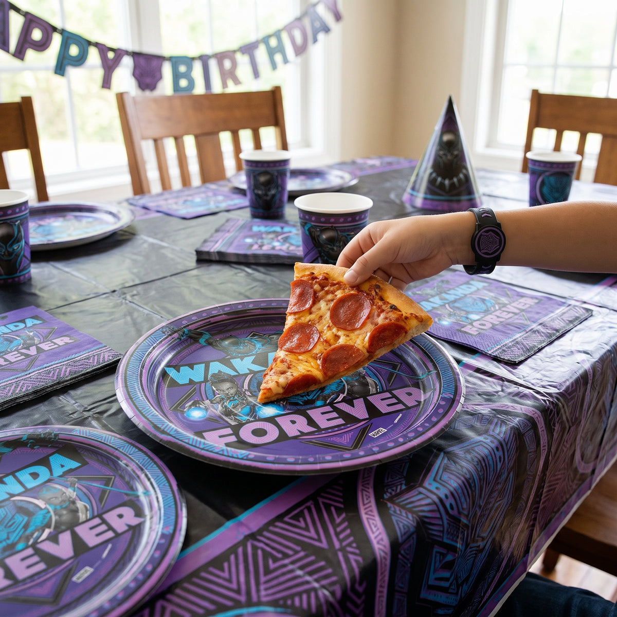 Marvel Black Panther "Wakanda Forever" 9" Round Paper Plates - 8 Pack