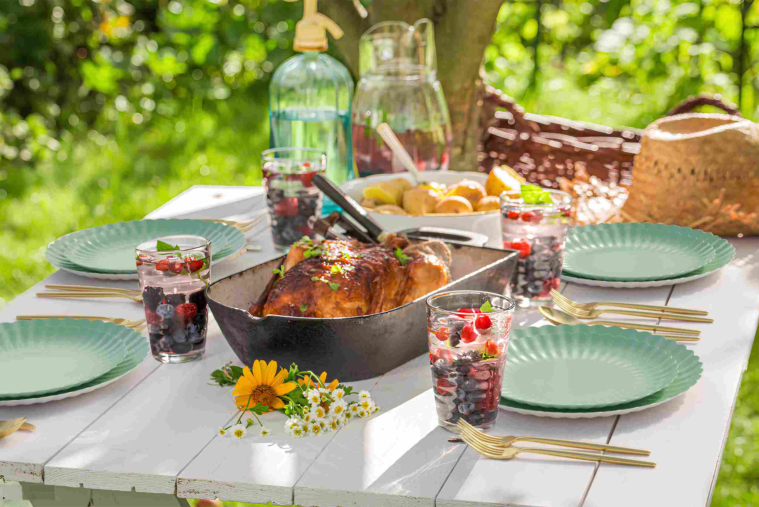 8.5 In. Scalloped Paper Plates - Matcha | 10 Count